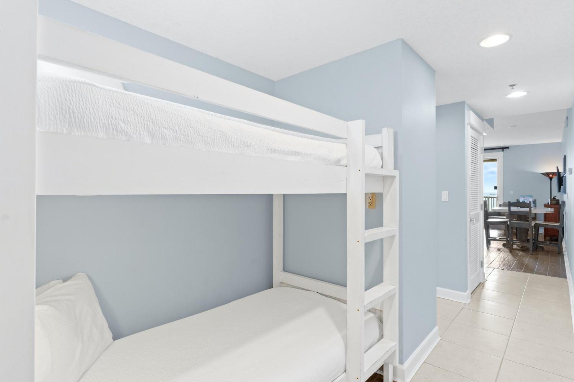 Grand Panama Beach Resort Pet Friendly Rentals By Panhandle Getaways Panama City Beach Room photo