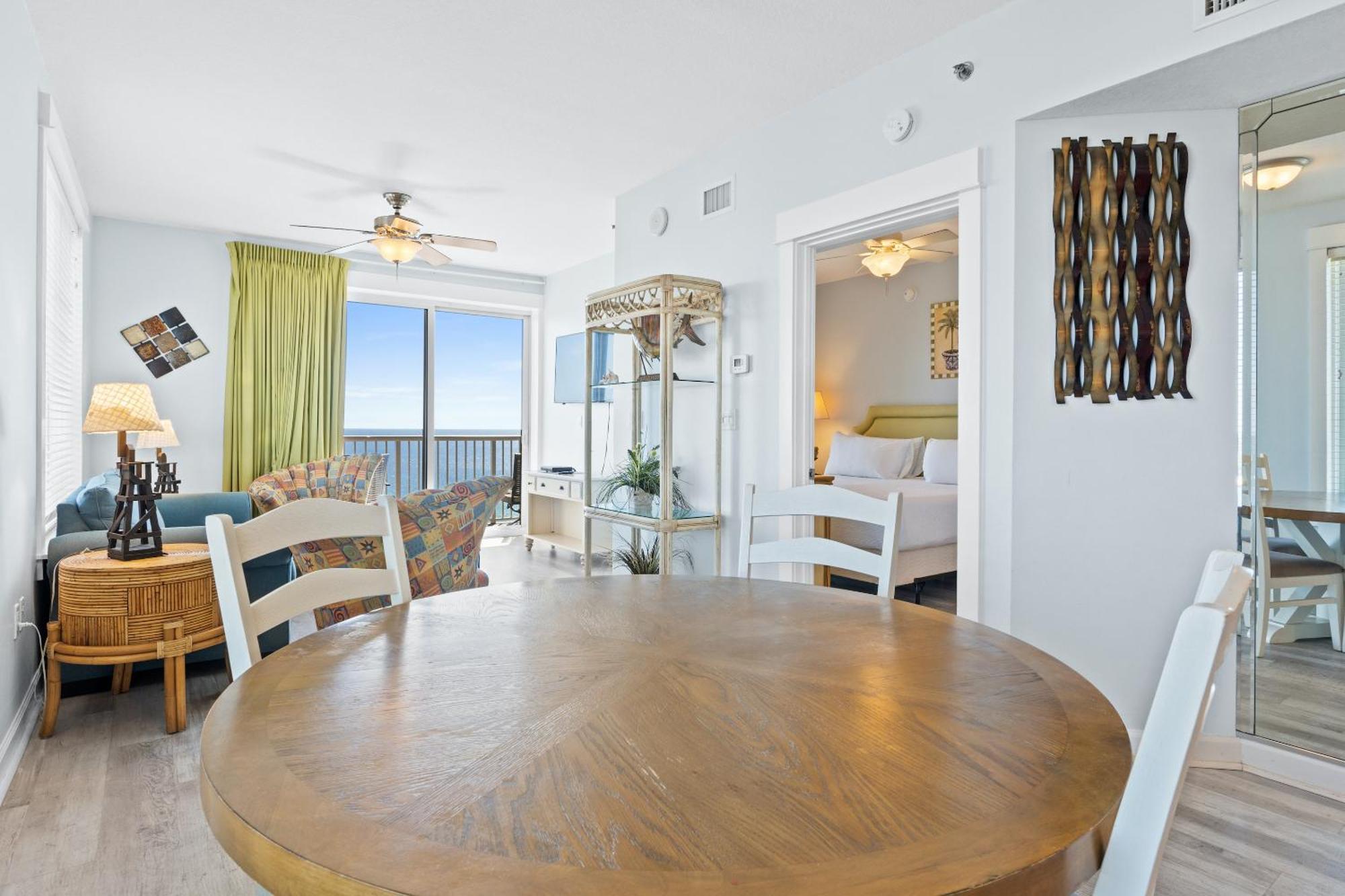 Grand Panama Beach Resort Pet Friendly Rentals By Panhandle Getaways Panama City Beach Room photo