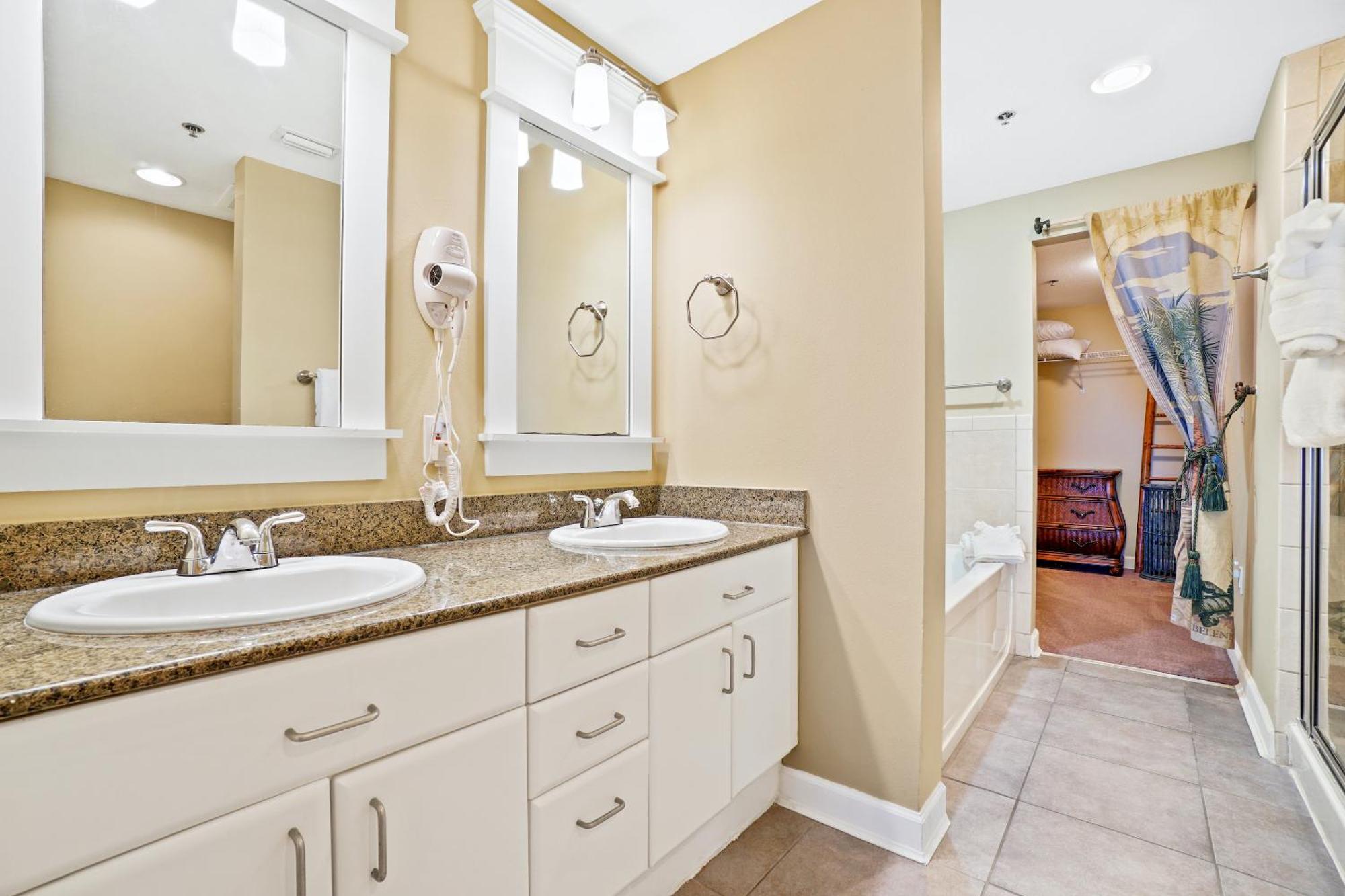 Grand Panama Beach Resort Pet Friendly Rentals By Panhandle Getaways Panama City Beach Room photo